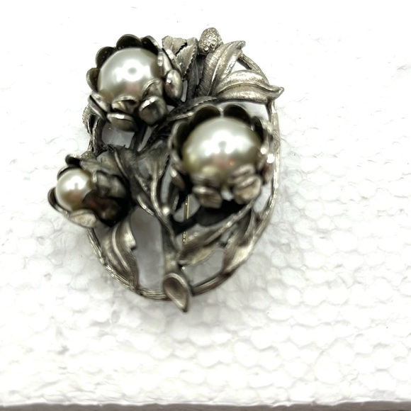 Vintage Silver Faux Pearl Brooch with Art Nouveau Design Floral Large Ornate Pin - Picture 2 of 12